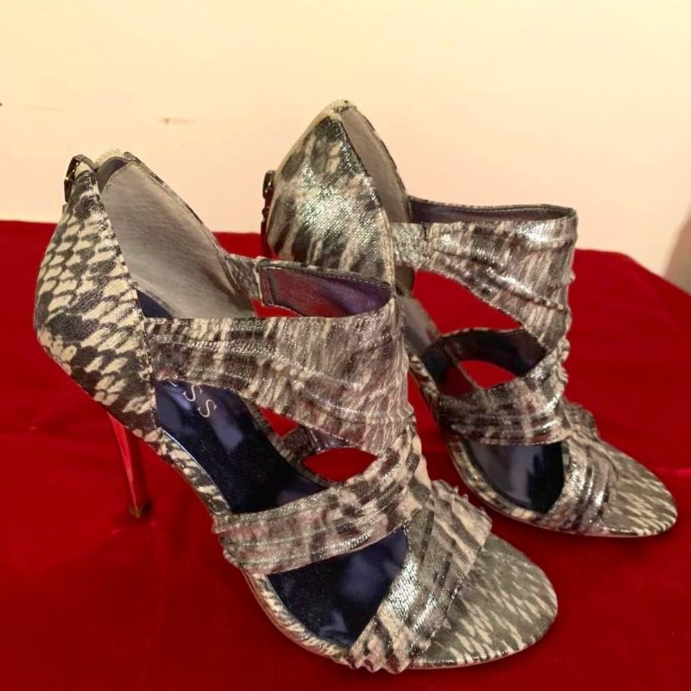 Women's Guess silver heels size 6